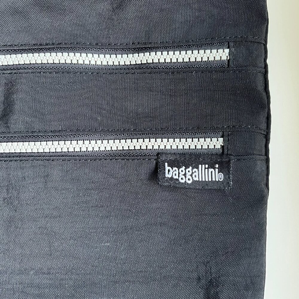 Like new! Baggallini Crossbody Nylon Travel Bag - Picture 3 of 8